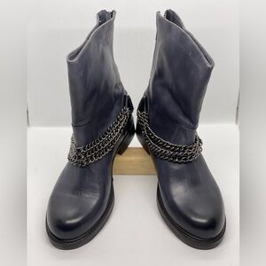Women’s Size 7 Dark Grey Vintage Foundry ‘Zoey’ Combat Boot with Gunmetal Chains